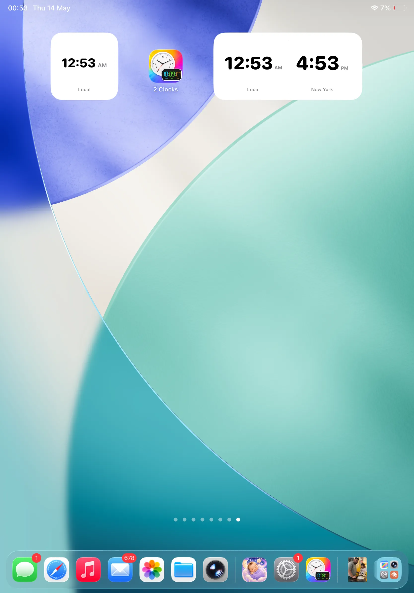 2 Clocks small and medium widgets pinned to the iPad Home Screen